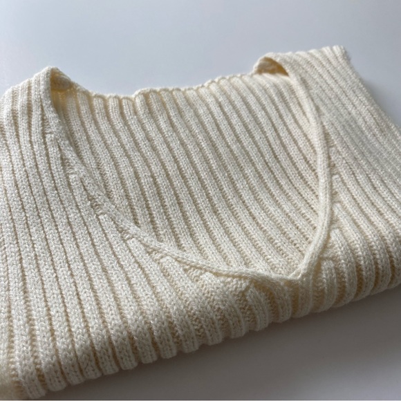 JORESS, SMALL, CREAM COLOR TOP, SLEEVELESS, SOFT MATERIAL - Picture 8 of 8